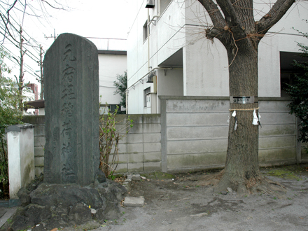 Motofuke神社老紀念碑