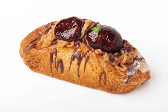 【Confectionary-style Mont Blanc 280 yen】  Maron Grusse and homemade Mont Blanc cream toppings, it looks like a cake.